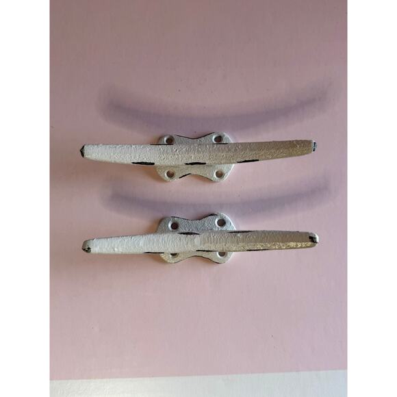 2 CLEAT NAUTICAL WALL HOOKS CAST IRON DRAWER PULL BOAT COAT DISTRESSED WHITE - Picture 5 of 5